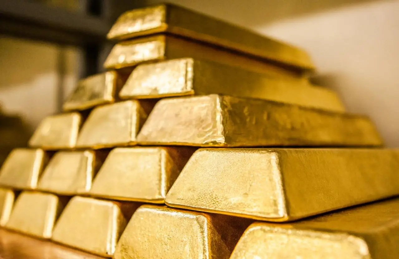 Investire in oro conviene davvero? Come cambiano i rendimenti nel lungo periodo e perché interessa anche chi non è esperto di finanza