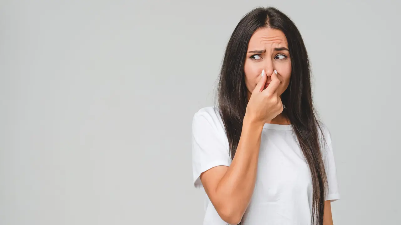 Odore di fogna dalla doccia: cause, rischi per la salute e soluzioni efficaci per eliminarlo