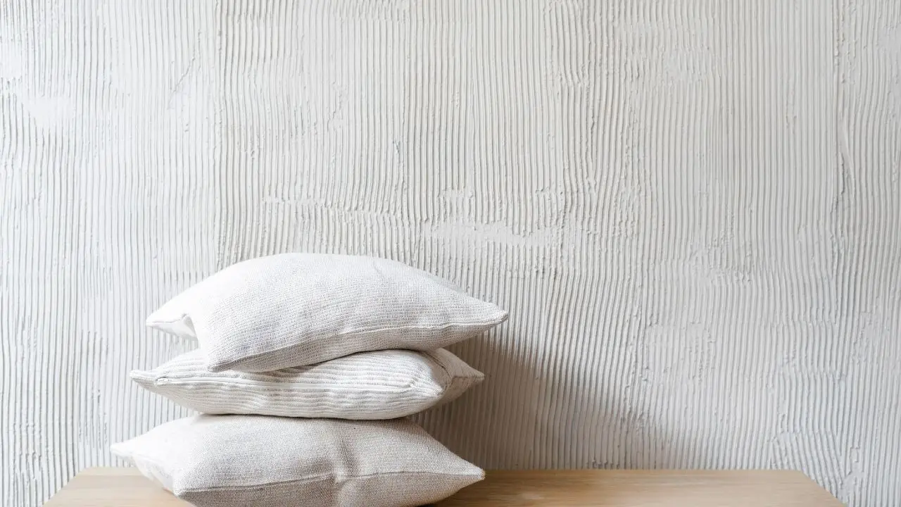 Come pulire i cuscini delle sedie da giardino: il metodo definitivo per l’estate