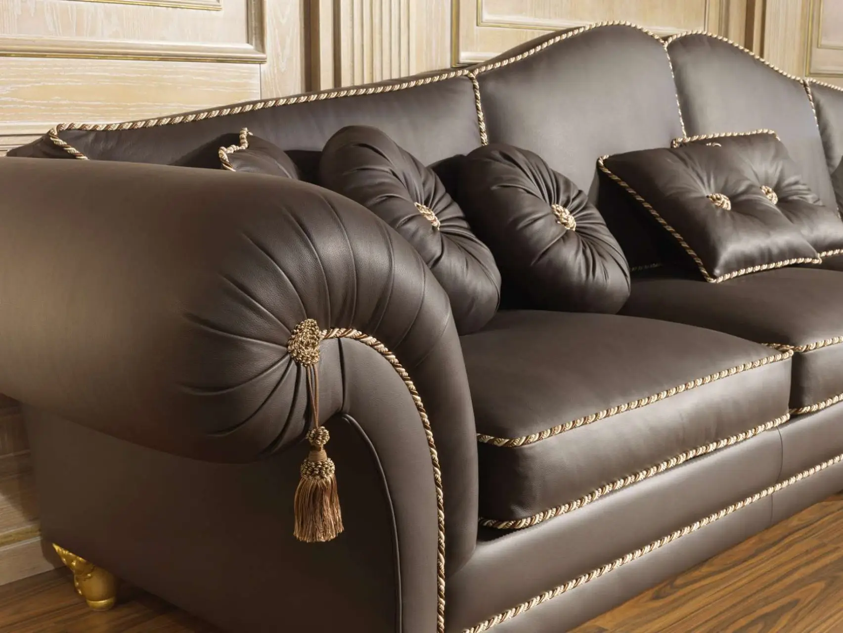 Il modo corretto per non rovinare la pelle del divano e mantenerla perfetta